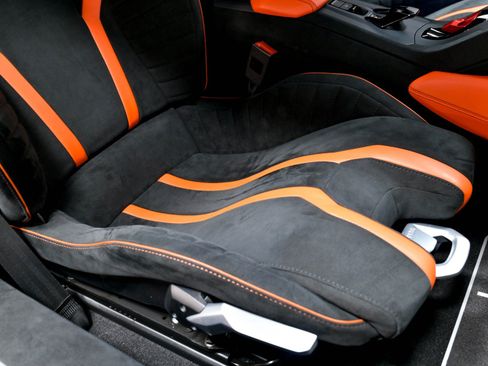 Used 2023 Lamborghini Huracan STO RWD image 38