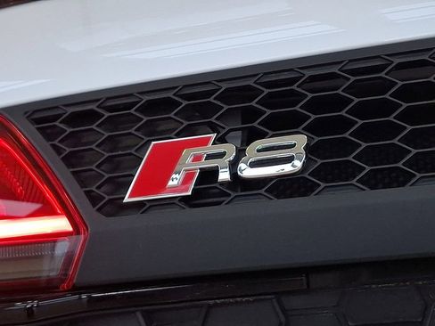 Used 2020 Audi R8 V10 w/ Carbon Exterior Package image 31