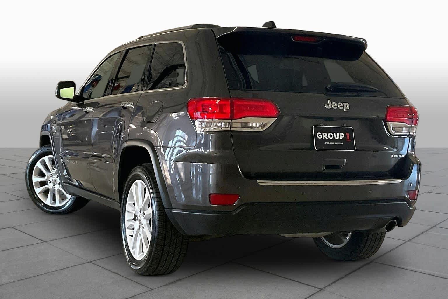 Used 2017 Jeep Grand Cherokee Limited RWD image 11