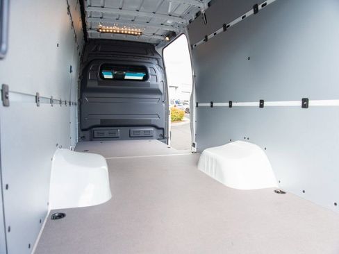 Used 2024 Mercedes-Benz Sprinter 3500 image 32