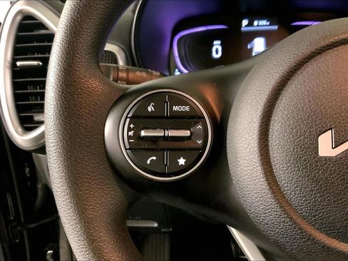 Certified 2025 Kia Soul LX image 18