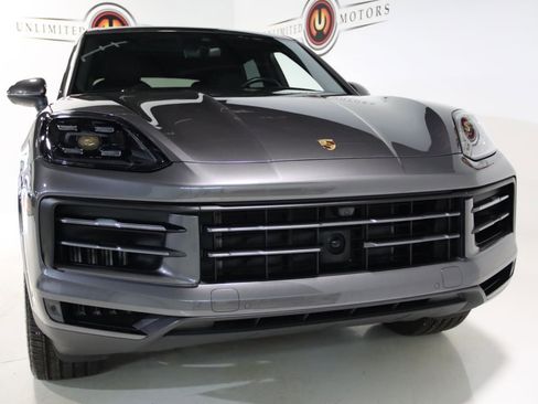 Used 2024 Porsche Cayenne image 30