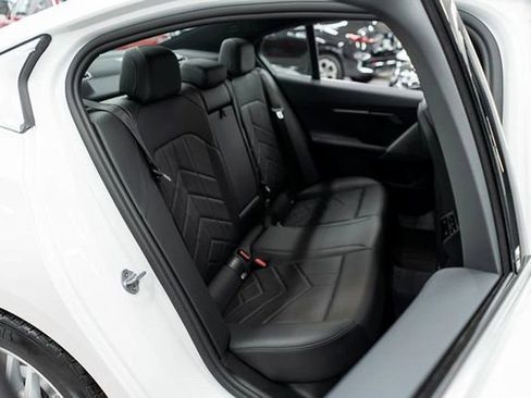 Used 2025 BMW 530i xDrive image 11