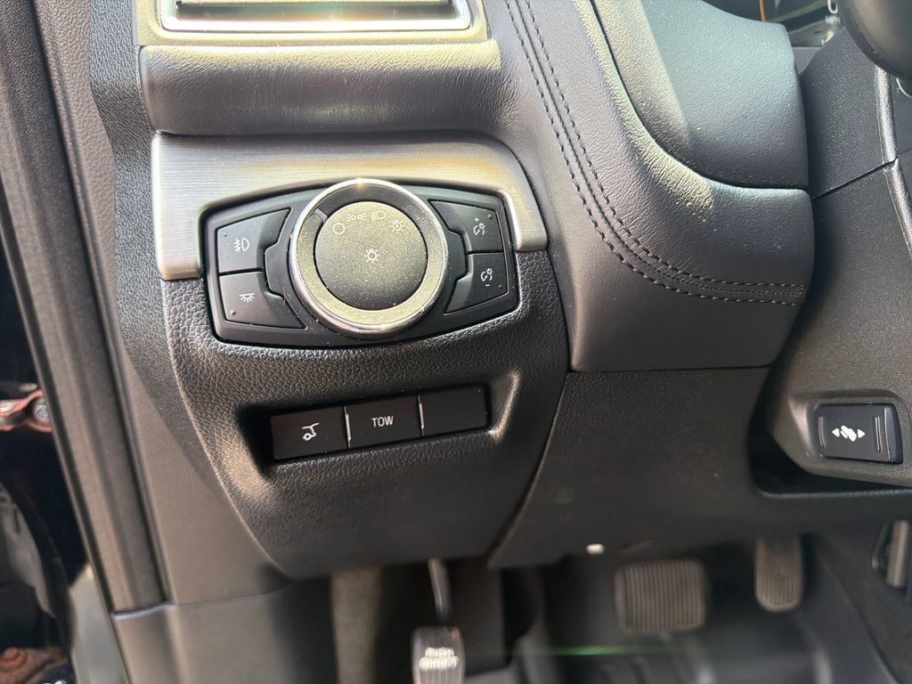 Used 2017 Ford Explorer Platinum AWD/4WD image 27