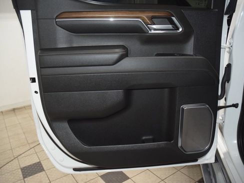 Used 2024 Chevrolet Silverado 1500 High Country w/ High Country Premium Package AWD/4WD image 43