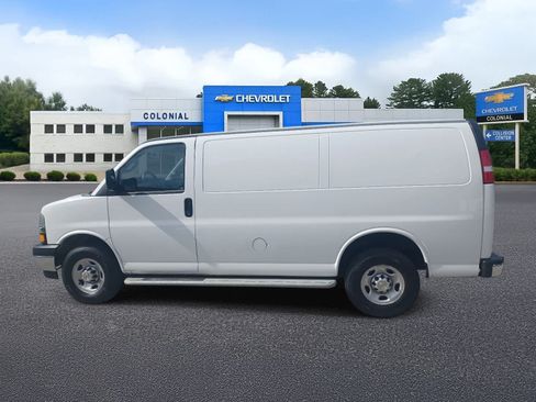 Used 2024 Chevrolet Express 2500 w/ Driver Convenience Package RWD image 6