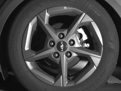 Used 2025 Kia K4 LXS image 14