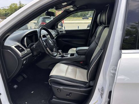 Used 2021 Jeep Grand Cherokee Laredo AWD/4WD image 11