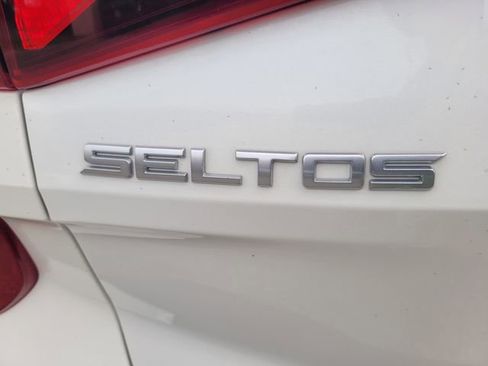 Used 2022 Kia Seltos LX image 7