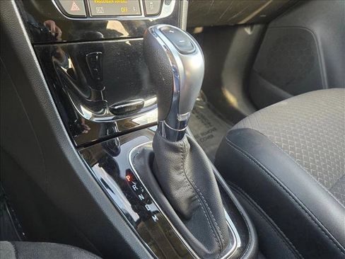 Used 2022 Buick Encore Preferred image 15