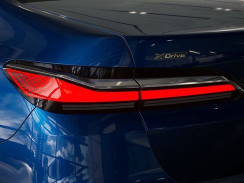 Used 2026 BMW 750e xDrive w/ Executive Package image 34