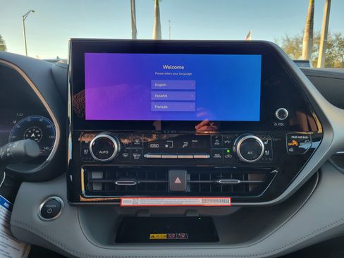 Used 2026 Toyota Highlander Limited image 26