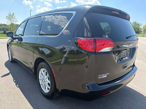 Used 2022 Chrysler Voyager LX FWD image 13