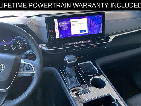 Used 2025 Toyota Sienna Platinum image 8