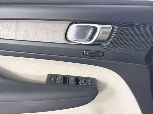 Certified 2023 Volvo XC40 B5 Plus w/ Protection Package Premier image 18