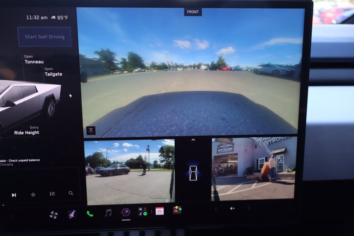 Used 2024 Tesla Cybertruck AWD Crew Cab image 27