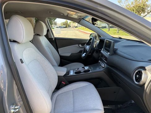 Used 2023 Hyundai Kona SE image 34