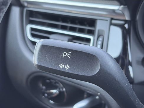 Used 2023 Porsche Macan image 10