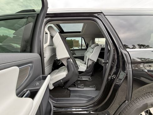 Used 2025 Ford Expedition Max Platinum image 25