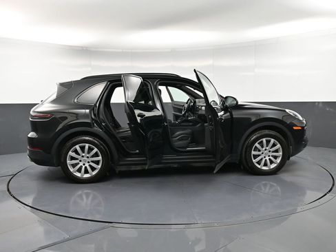 Certified 2023 Porsche Cayenne image 36