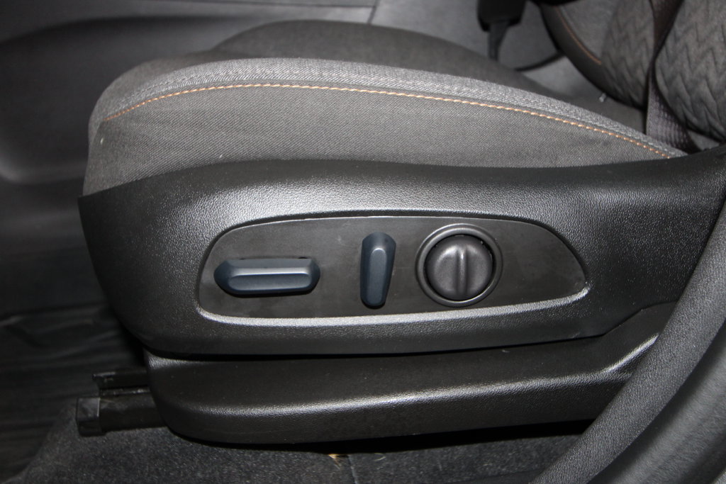 Used 2024 Chevrolet Equinox LT w/ LPO, Floor Liner Package FWD image 9