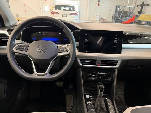Used 2025 Volkswagen Taos SE w/ Panoramic Sunroof Package AWD/4WD image 12