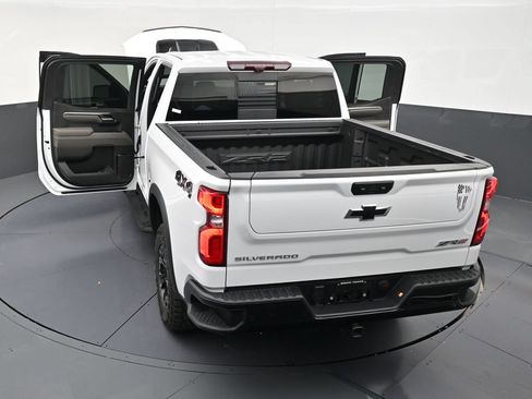 Used 2024 Chevrolet Silverado 1500 ZR2 w/ Technology Package AWD/4WD image 32