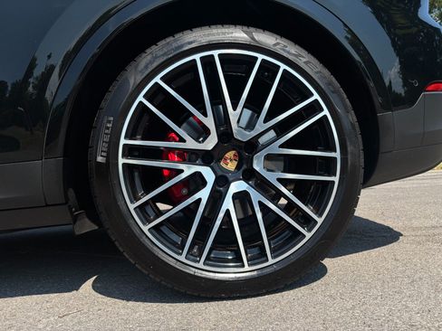 Used 2025 Porsche Cayenne S AWD/4WD image 66