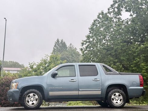 Used 2009 Chevrolet Avalanche LS AWD/4WD image 3