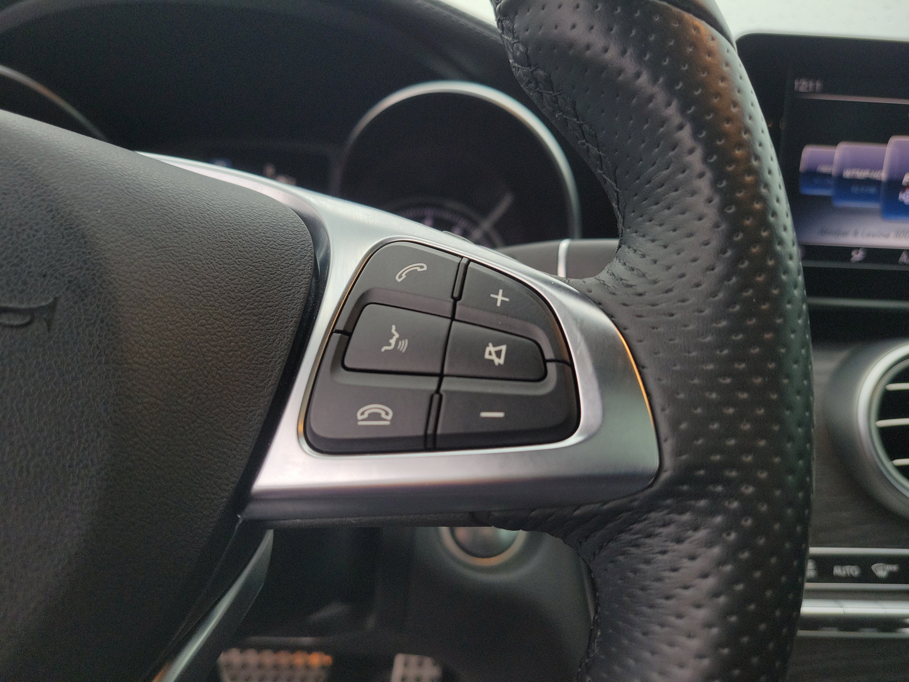 Used 2015 Mercedes-Benz C 300 Sedan image 26