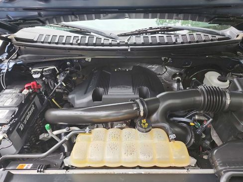 Used 2018 Ford Expedition XLT image 45