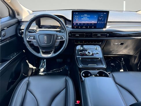 Used 2023 Lincoln Nautilus FWD image 21