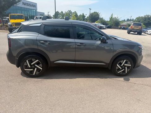 Used 2026 Nissan Kicks SV w/ SV Premium Package FWD image 8