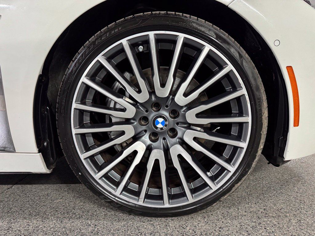 Used 2022 BMW 745e xDrive AWD/4WD image 5