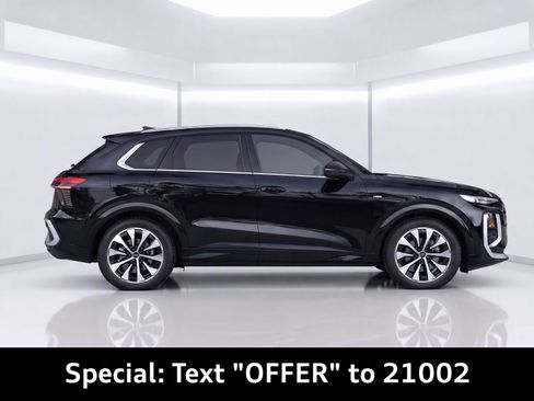 Certified 2026 Audi Q3 quattro 2.0T AWD/4WD image 3