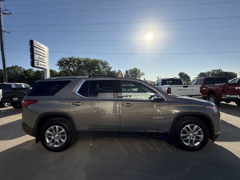 Used 2018 Chevrolet Traverse LT AWD/4WD image 37