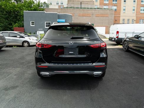 Used 2022 Mercedes-Benz GLA 250 4MATIC w/ Premium Package Lite image 4