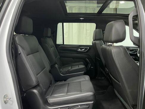 Used 2021 Chevrolet Suburban LT image 33