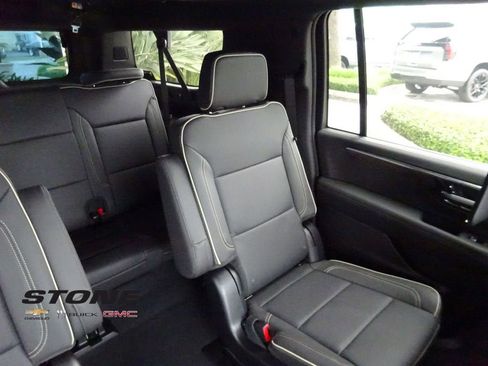 New 2026 Chevrolet Suburban Premier AWD/4WD image 17
