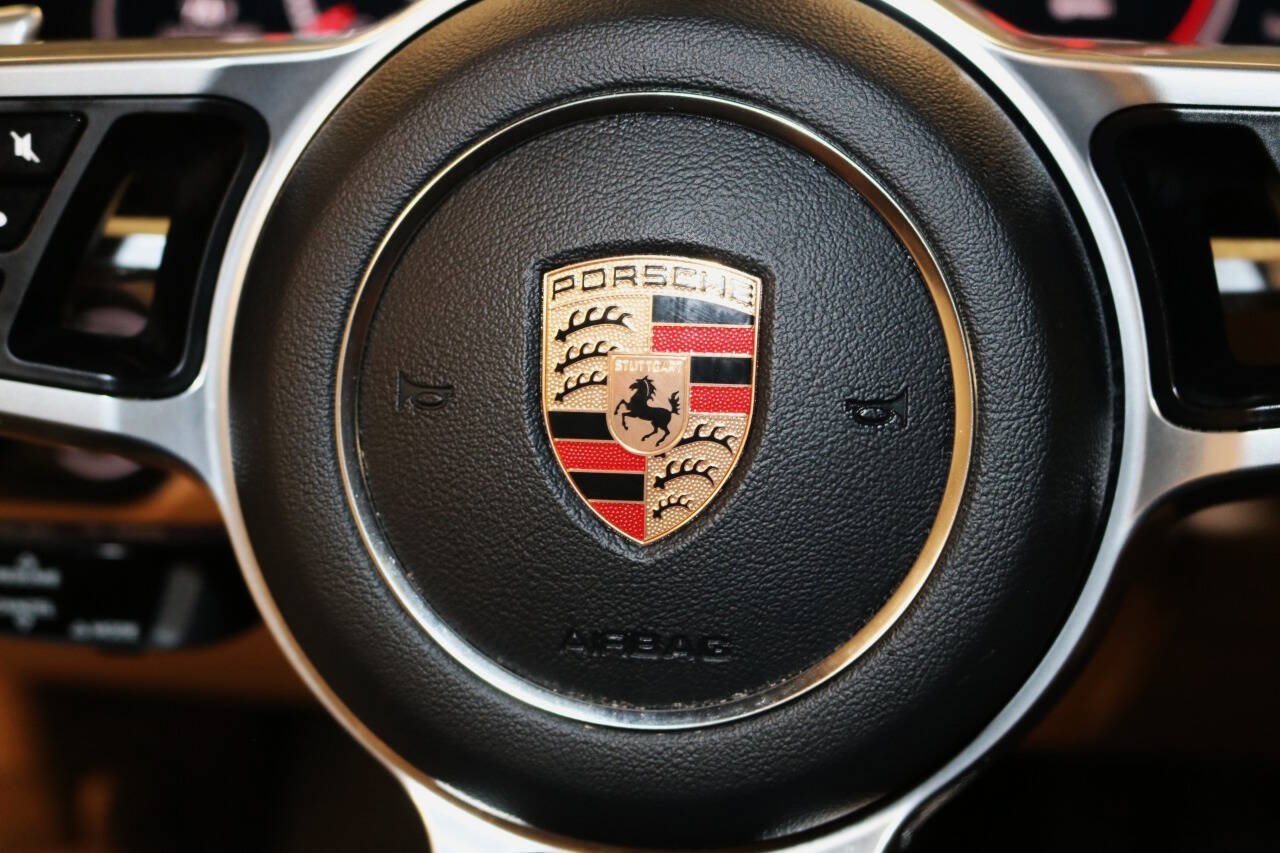 Used 2020 Porsche Cayenne Turbo AWD/4WD image 52
