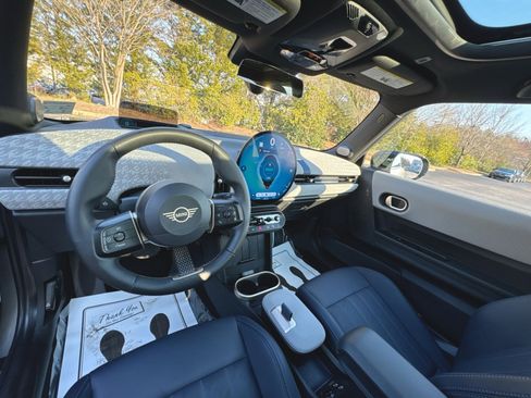 Used 2025 MINI Cooper 2-Door Hardtop image 11