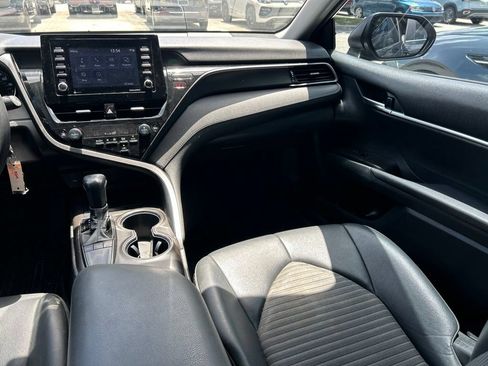 Used 2022 Toyota Camry SE FWD image 3