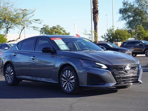 Certified 2025 Nissan Altima 2.5 SV image 4