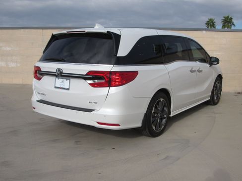 Used 2023 Honda Odyssey Elite image 5