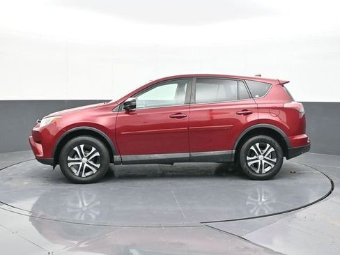Used 2018 Toyota RAV4 LE image 7
