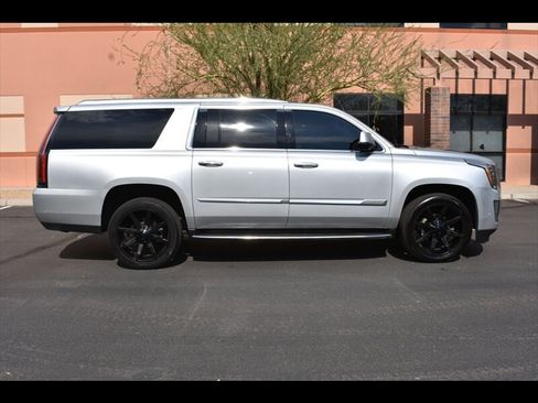 Used 2018 Cadillac Escalade ESV 2WD image 1
