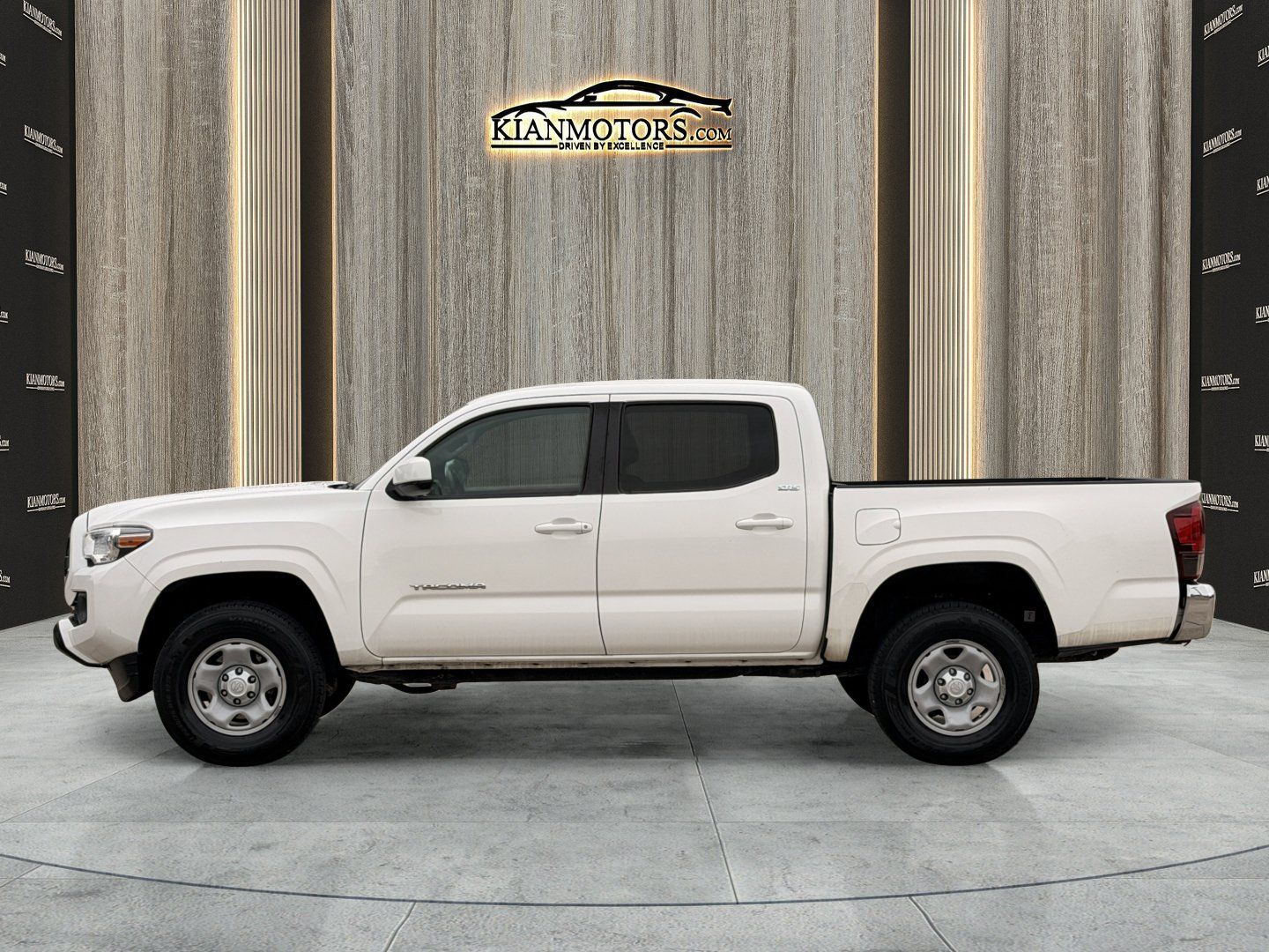 Used 2022 Toyota Tacoma SR5 RWD image 4