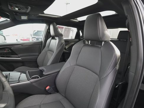 Used 2025 Toyota bZ4X FWD image 12