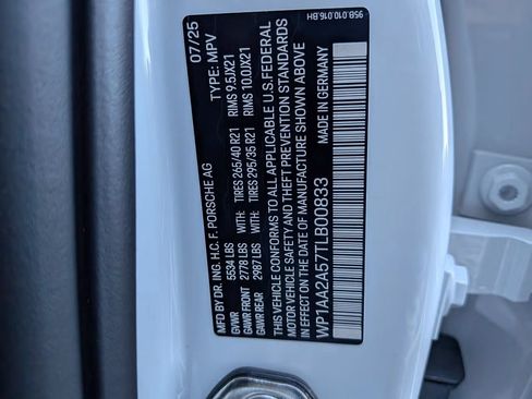 Certified 2026 Porsche Macan AWD/4WD image 29