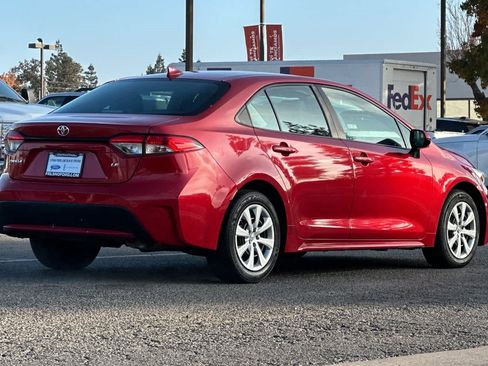 Used 2021 Toyota Corolla LE image 2